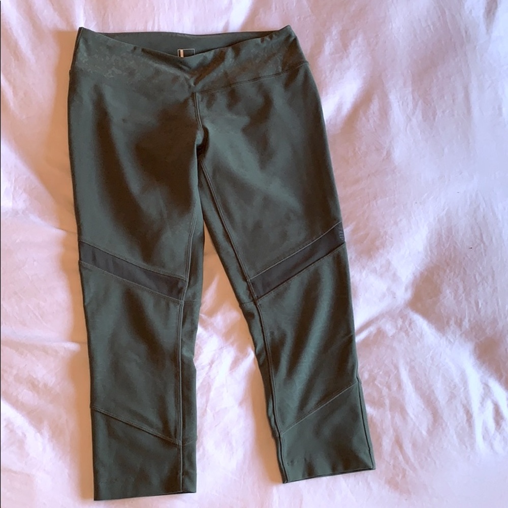 Cropped leggings size M